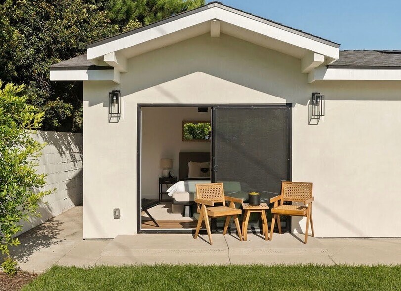 Building Photo - 6527 W 85th St