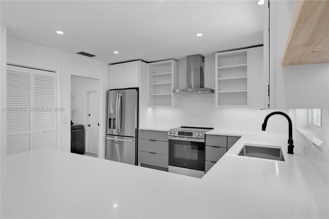 Building Photo - 9125 SE Karin St