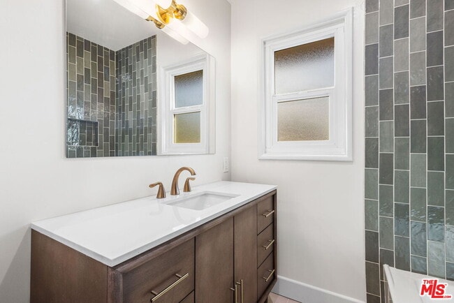 Building Photo - 10610 Landale St