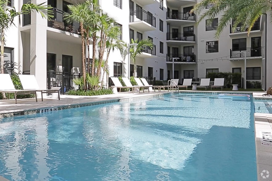 Building Photo - The Queue