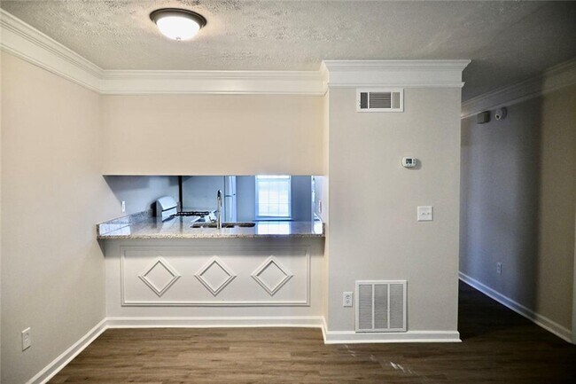 Building Photo - 1851 Grant Ct