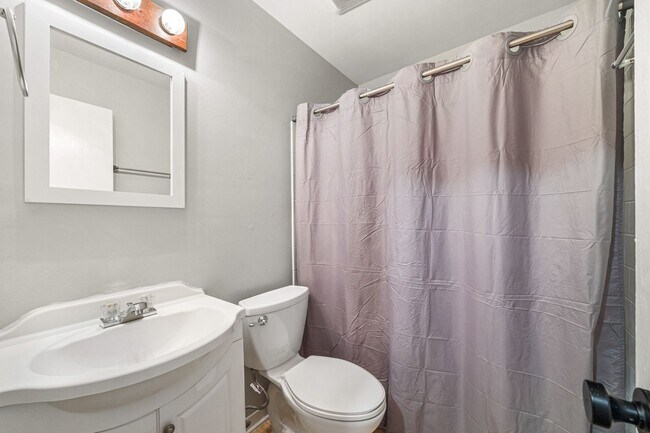 Building Photo - Newly Renovated 2 Bedroom, 1 Bath Duplex within walking Distance to UVA!