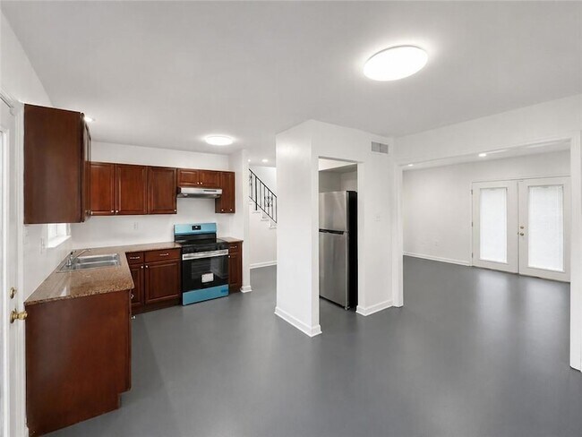 Building Photo - 7702 Belcrest Pl