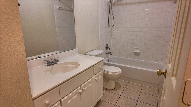 Building Photo - 3316 Bluegrass Dr
