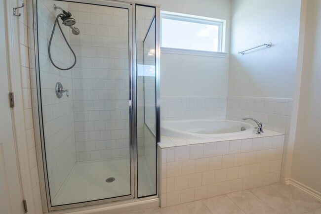 Building Photo - 13500 Feldspar Dr