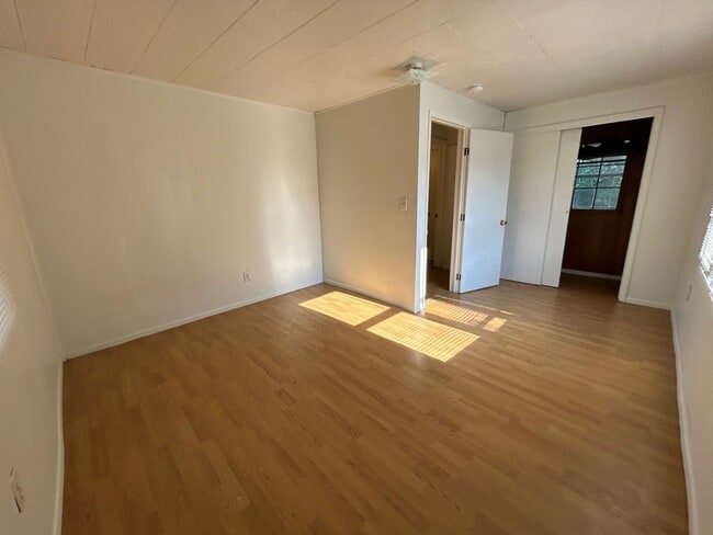 Building Photo - Large 2 Bed 1 Bath House with Fenced Yard and Washer Dryer Hookups