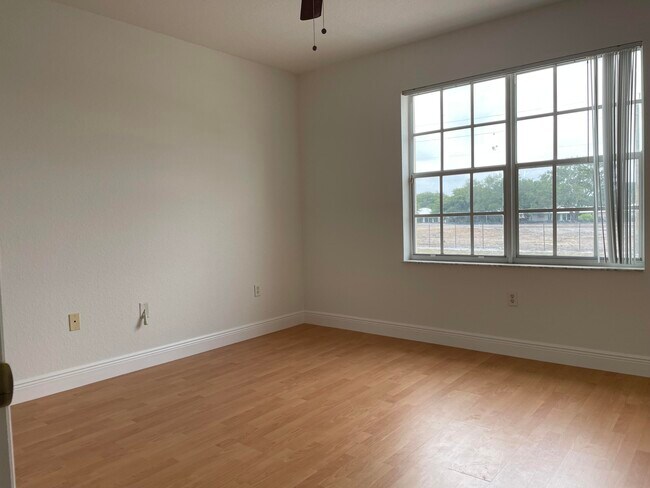 Building Photo - 1802 Belmont Pl