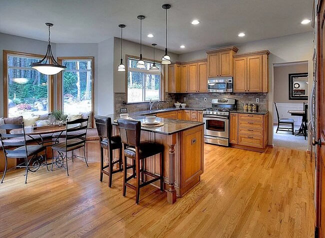 Building Photo - Spacious Living in a Gated Gig Harbor Community