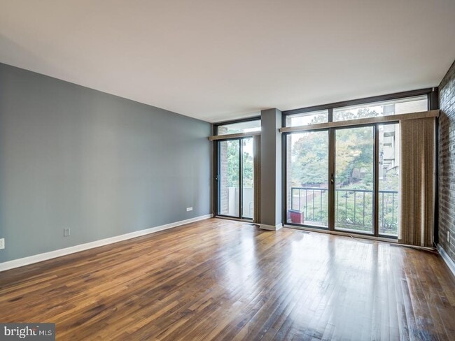 Building Photo - 1265 Delaware Ave SW
