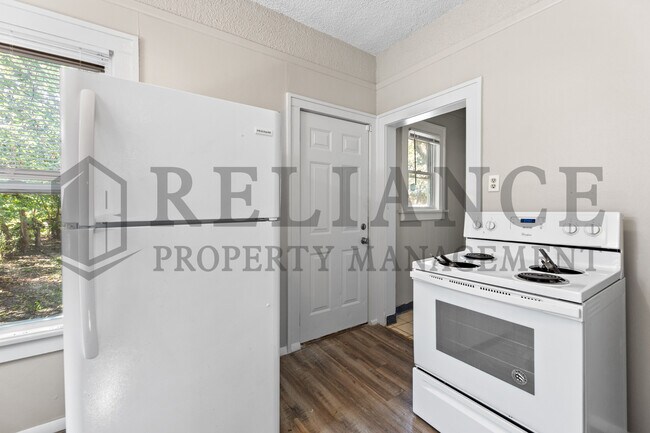 Building Photo - 251 Millwood N