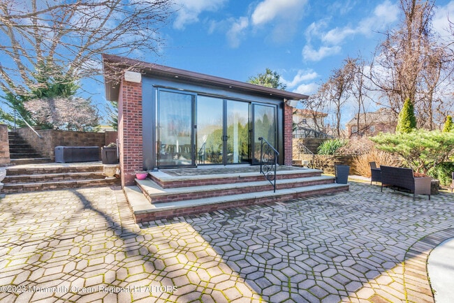Building Photo - 13 Valley Forge Rd