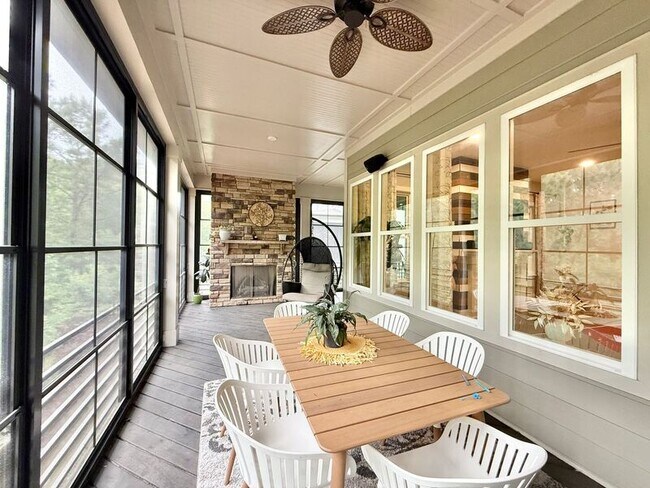 Building Photo - 312 Sweetbriar Rose Ct