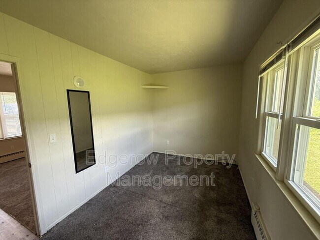 Building Photo - 13827 Ironwood Dr NW