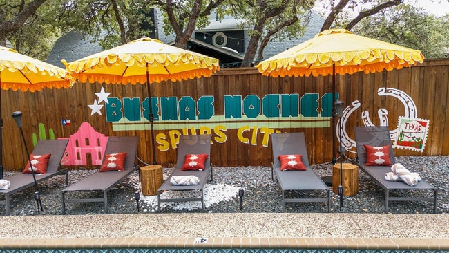 Building Photo - 12511 Chapel Bell St