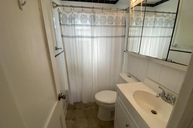 Building Photo - 209 Homewood Dr