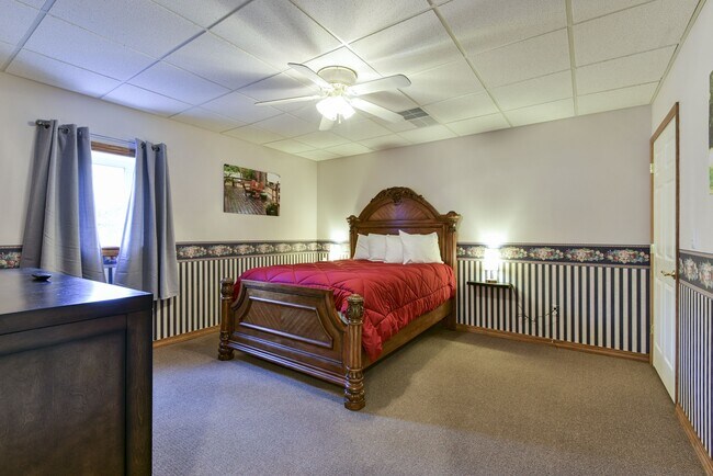 Building Photo - 5558 State Hwy 265