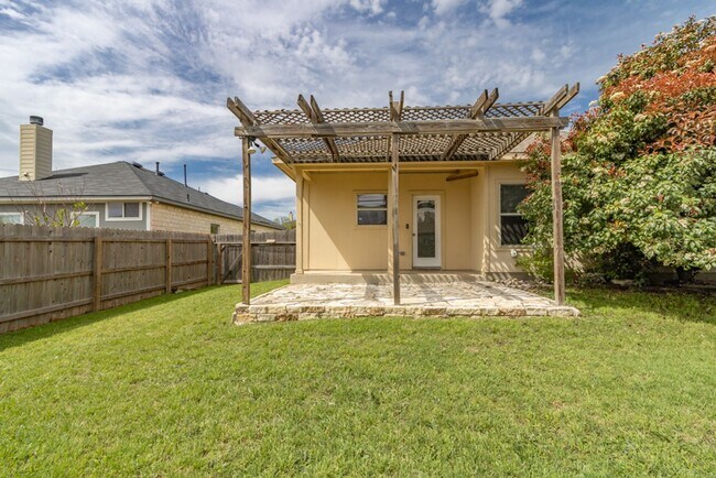 Building Photo - 702 Pampas Ricas Dr