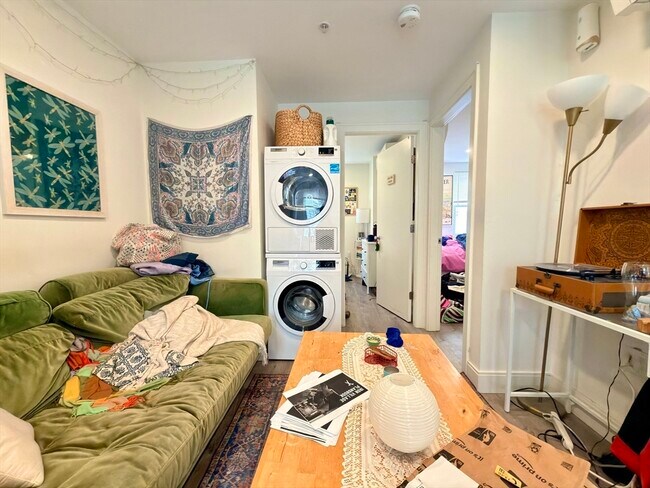 Building Photo - 46 Melrose St