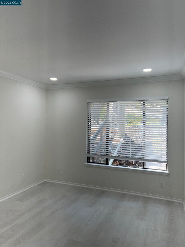 Building Photo - 1443 Rockledge Ln