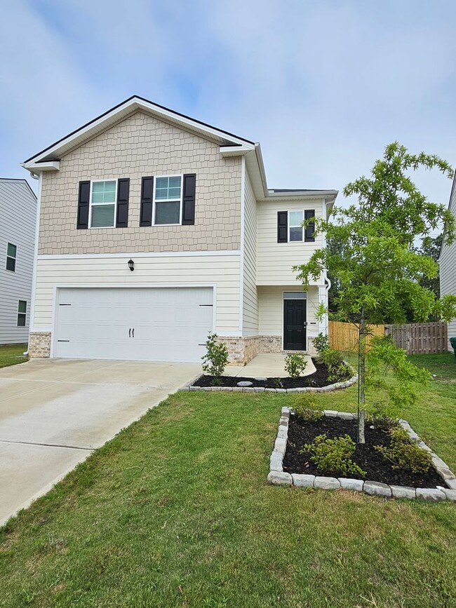 Building Photo - Beautiful Home 4 Bedroom 2.5 Bath
