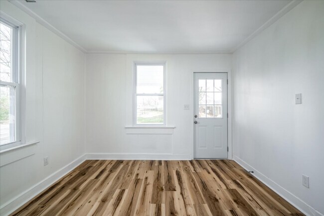 Building Photo - 1609 Buren St