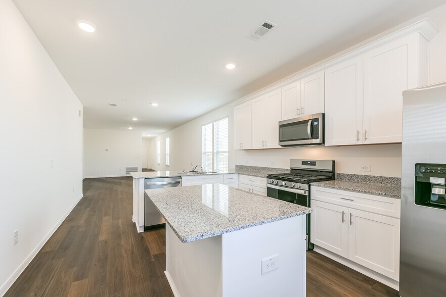 Building Photo - 14483 Cedar Ledge Ln