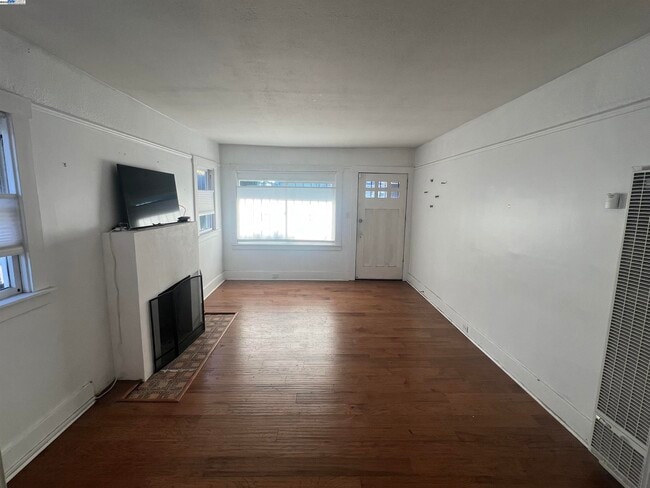 Building Photo - 3720 Lyon Ave