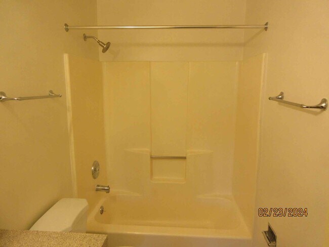 Building Photo - Spacious 2 bedroom + den in Germantown!