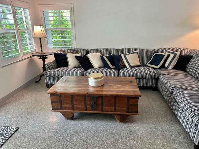 Building Photo - 212 Kings Lynn