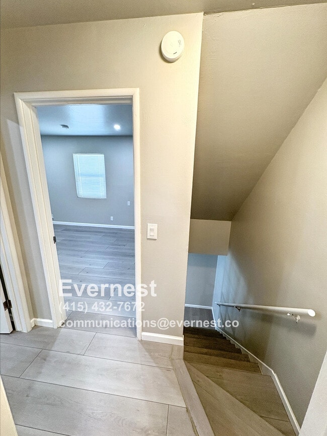 Building Photo - Charming 2-Bedroom, 1-Bathroom House in a ...