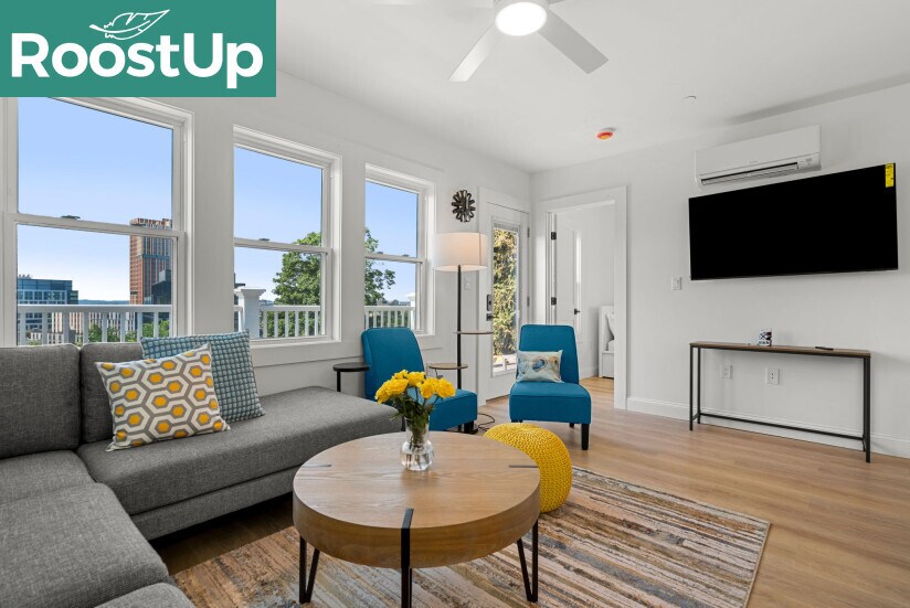 Building Photo - RoostUp Furnished Private Bedroom with Pri...