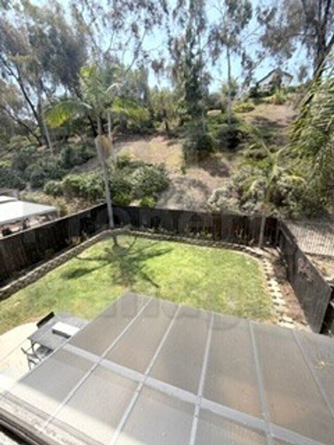 Building Photo - Beautiful 3 bed / 2.5 bath / 1,227 sqft House in Oceanside's Emerald Point
