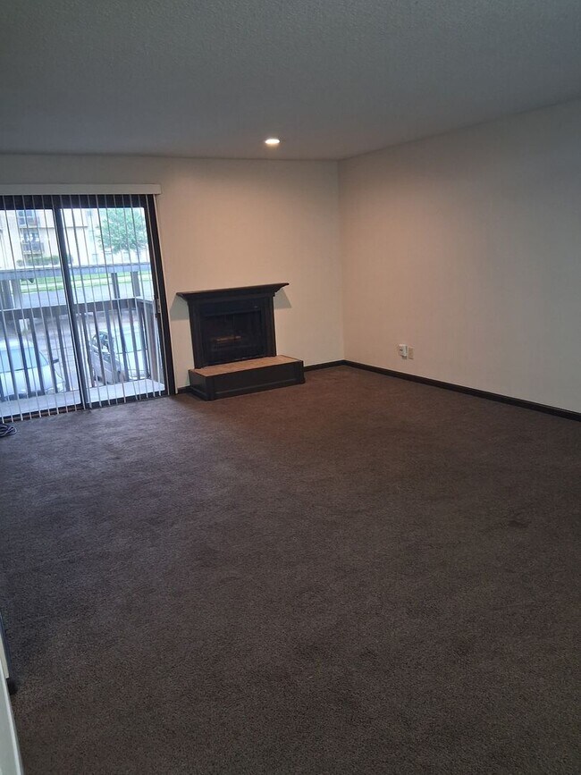 Building Photo - 2 bedroom 2 bath in quiet SW Neighborhood