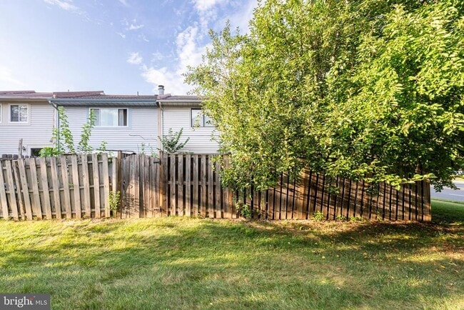 Building Photo - 300 Reneau Way