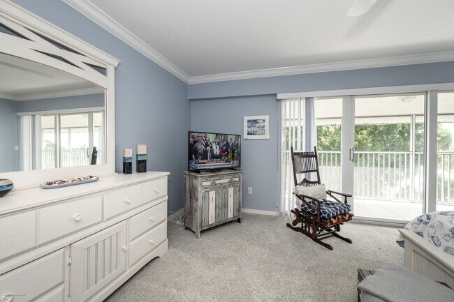 Building Photo - 1477 Park Beach Cir