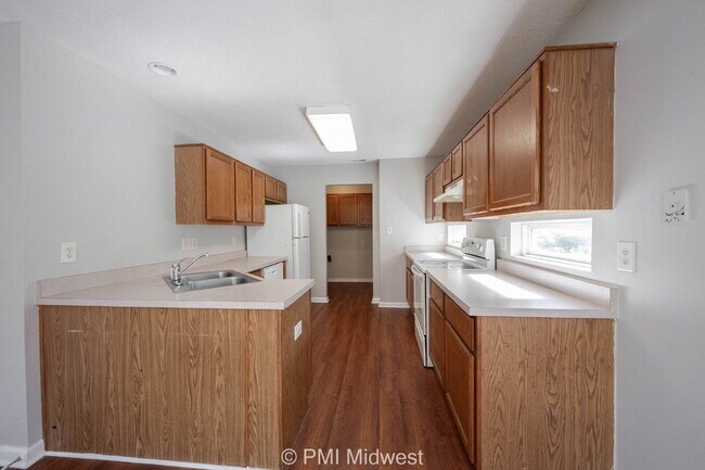 Building Photo - Charming 2-Bedroom, 2.5 Bath Home w/ Loft in Plainfield