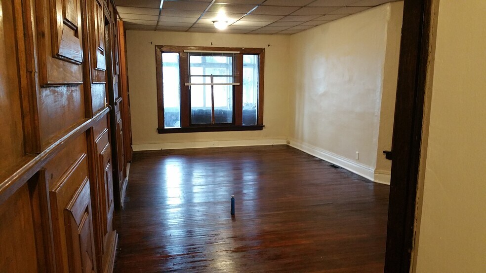 Building Photo - 1901 Seneca St