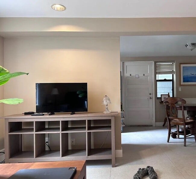 Building Photo - 2252 Jones St