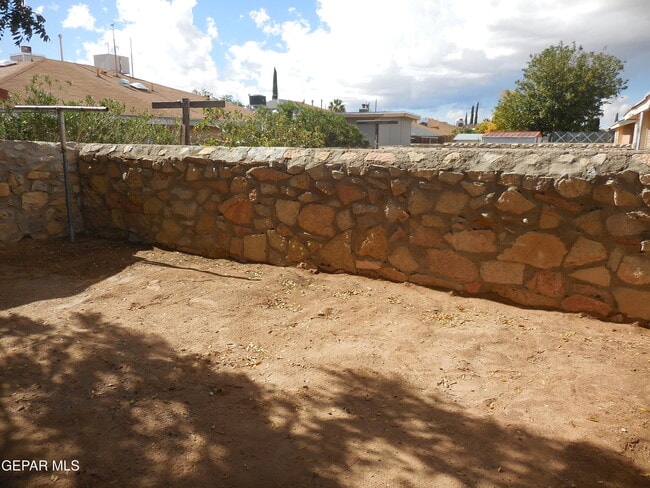 Building Photo - 11392 Lake Erie Dr