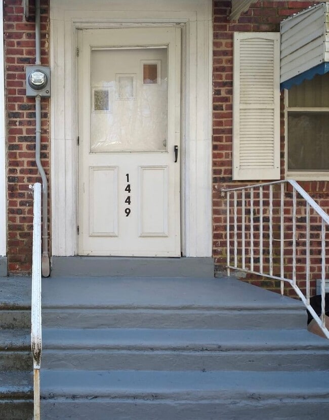 Primary Photo - Nice and quiet Town House with garage and ...