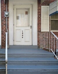 Building Photo - Nice and quiet Town House with garage and ...