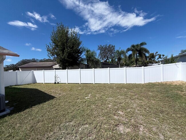 Building Photo - 2702 Ochatilla Rd