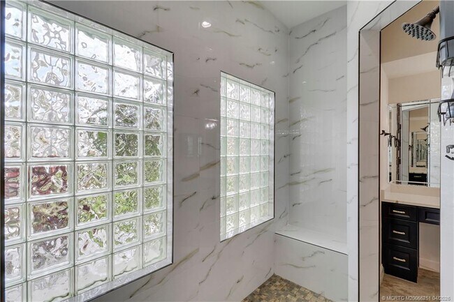 Building Photo - 5628 SW Gray Fox Dr