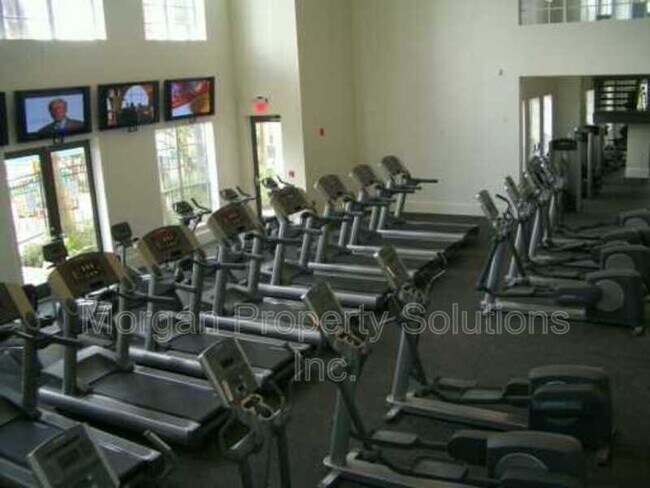 Building Photo - 5112 Park Central Dr