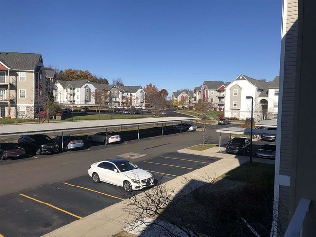 Building Photo - 15900 Silver Pkwy