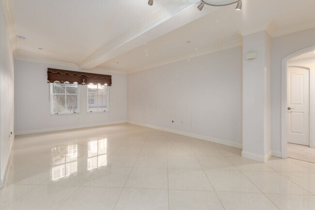 Building Photo - Expansive Marina District 2 Bedroom at Cit...
