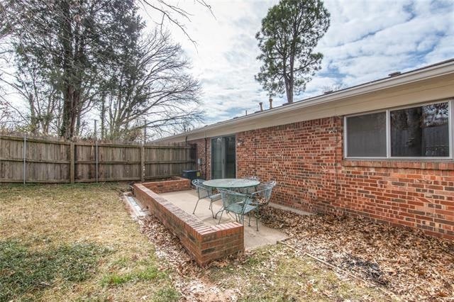 Building Photo - 2531 E Skelly Dr