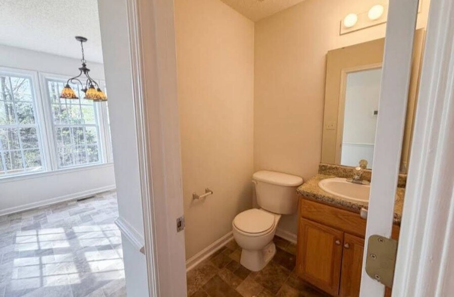 Building Photo - 412 Black Forest Dr