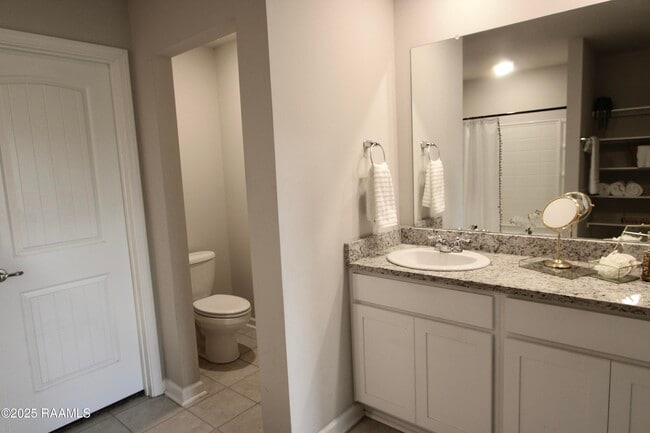 Building Photo - 205 Acadian Lk Dr