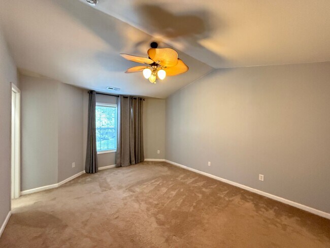 Building Photo - 5994 Fox Point Cir